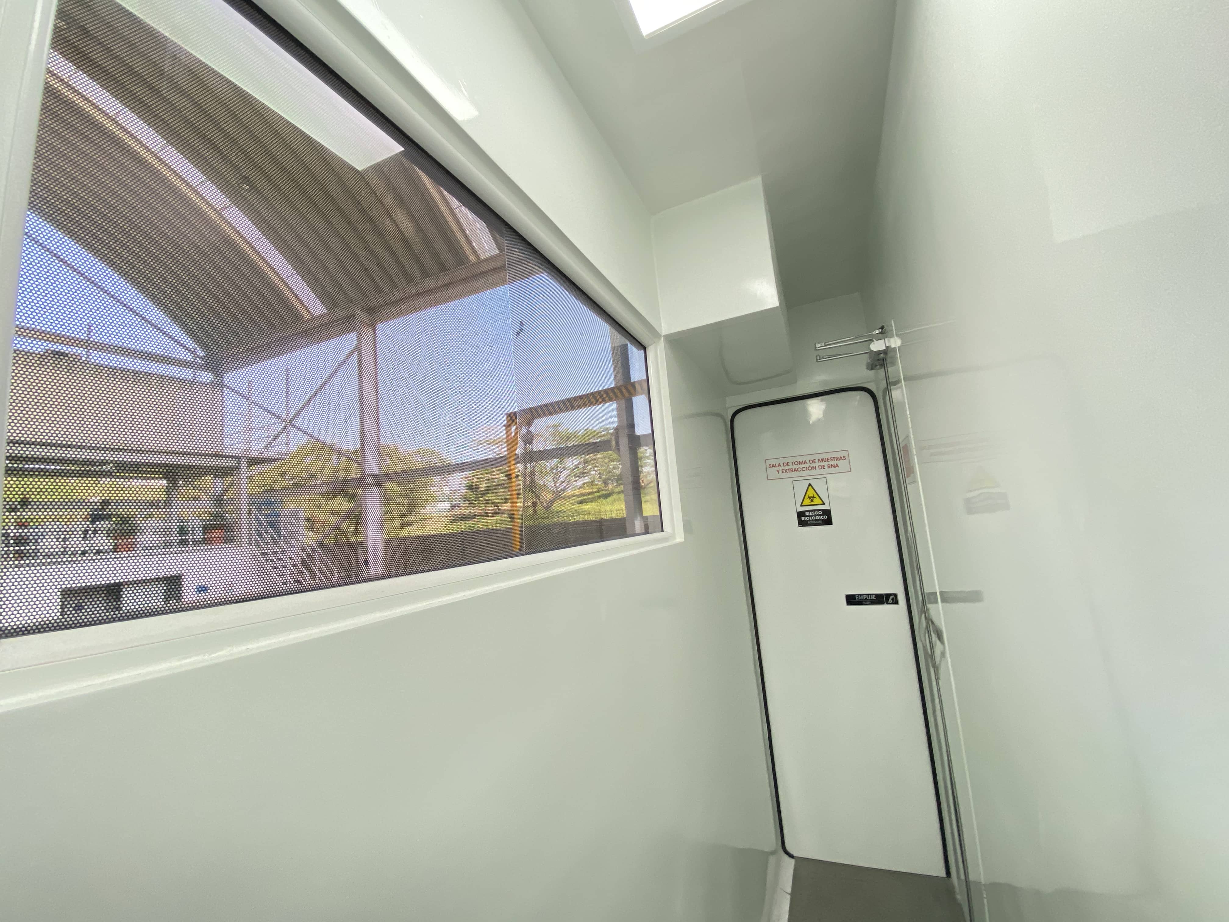 LAB BIO MAX: The Laboratory That Went to the Field